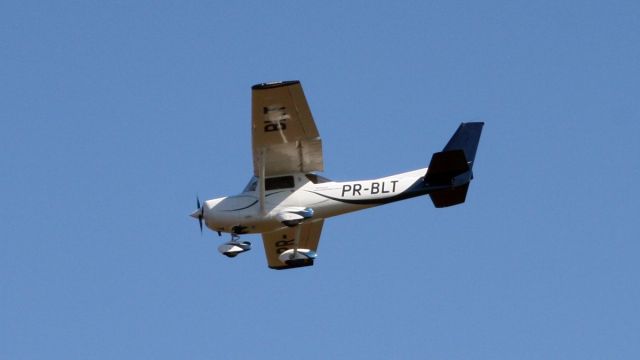 Cessna Commuter (PR-BLT)