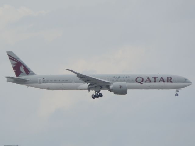 BOEING 777-300ER (A7-BAM)