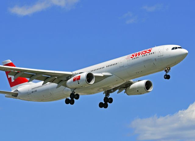 Airbus A330-300 (HB-JHD)