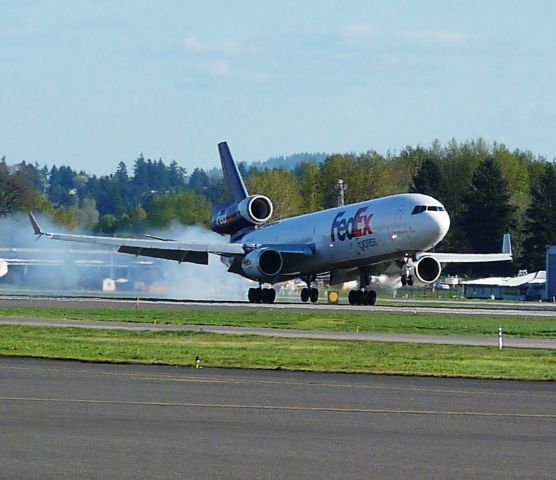 Boeing MD-11 (N321FE) - Fed-Ex MD11 landing.