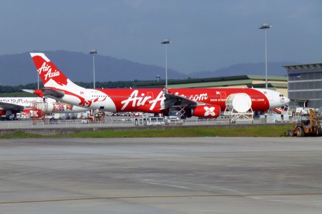 Airbus A330-300 (9M-XXG) - 9M-XXGbr /AirAsia Airbus A330-343Ebr /Kuala Lumpur (WMKK) LCCT Terminal, Malaysiabr /Tuesday 5 March 2013