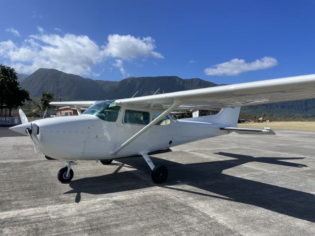 Cessna Skyhawk (N738WY)