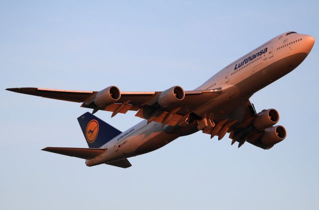 BOEING 747-8 (D-ABYJ)