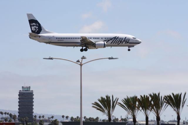 BOEING 737-400 (N760AS)