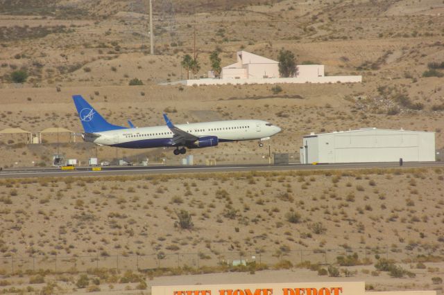 Boeing 737-800 (N624XA) - Landing at Laughlin/Bullhead City Airport.