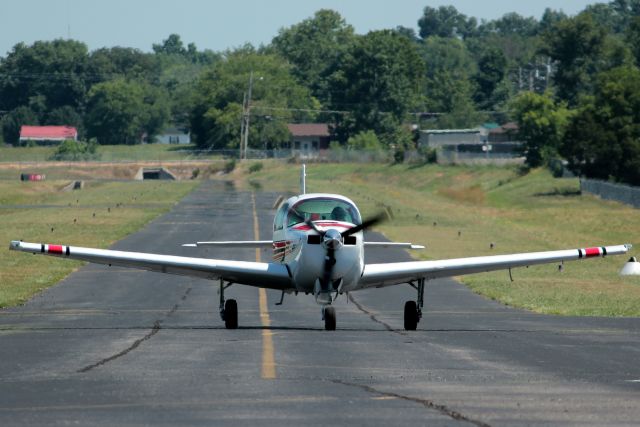 North American Rockwell Commander 200 (N200D) - Taxing to the ramp at Lebanon, TN