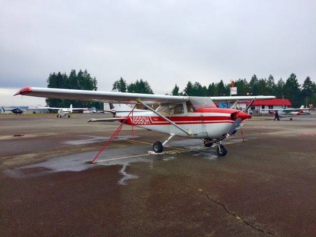 Cessna Skyhawk (N9690H) - Zero-Hotel sits on the apron at Thun Field after a short flight.  The puddles around the aircraft are from deicing before the flight.