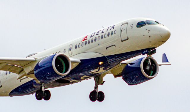 Airbus A220-100 (N111NG)