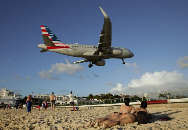 Airbus A319 (N12028)