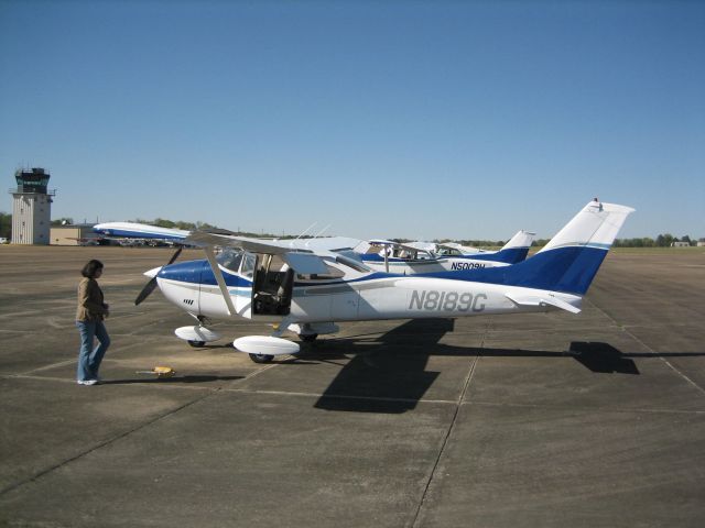 Cessna Skylane (N8189G)