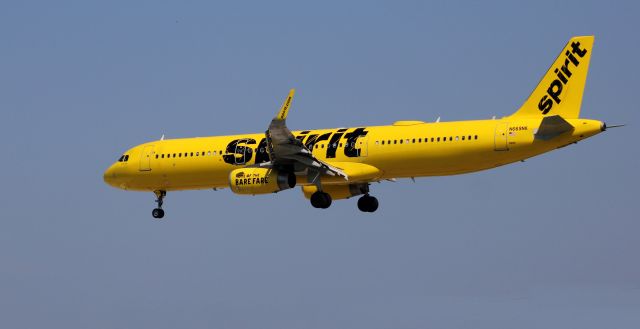 Airbus A321 (N669NK) - On final is this 2016 Spirit Airlines Airbus A321-231 in the Summer of 2021.