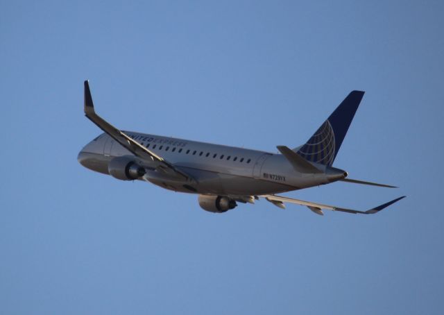 Embraer 170/175 (N729YX) - Taken from the lounge of Terminal B at EWR