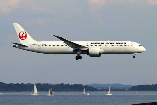 Boeing 787-8 (JA866J) - 'Japanair 8' arriving from Tokyo Narita International Airport