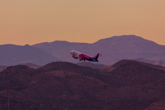 Airbus A320 (HA-LYS) - WizzAir blasting out of Malaga during sunset