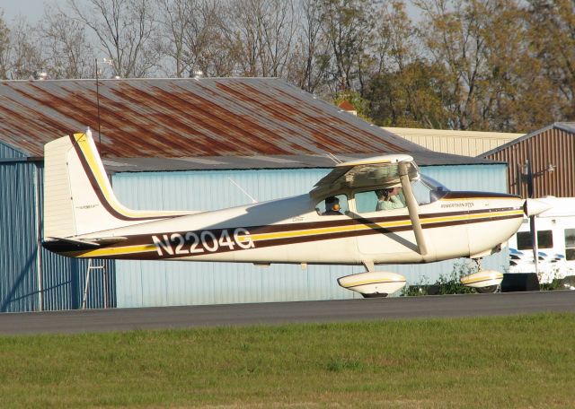 Cessna Skyhawk (N2204G) - Taking off from Downtown Shreveport.