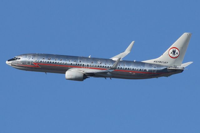 Boeing 737-800 (N905NN)