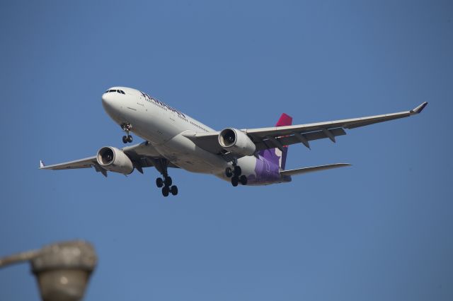 Airbus A330-200 (N393HA)