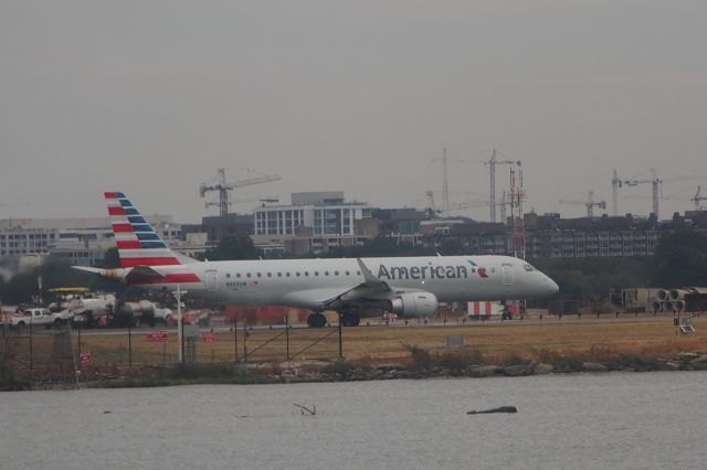 Embraer ERJ-190 (N965UW)