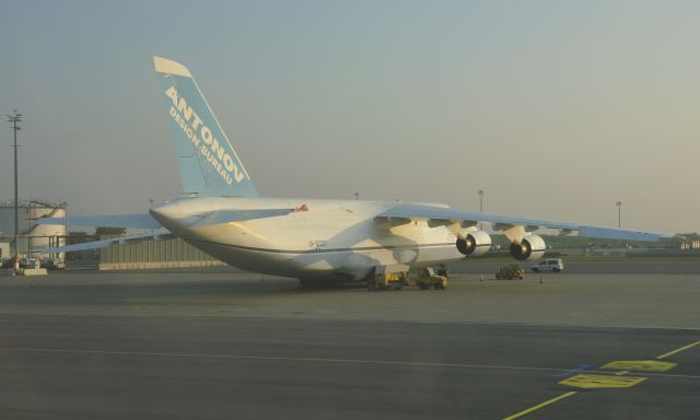 Antonov An-124 Ruslan (UR-82027) - Antonov Airlines (Antonov Design Bureau) Antonov An-124 Ruslan  UR-82027 in Vienna