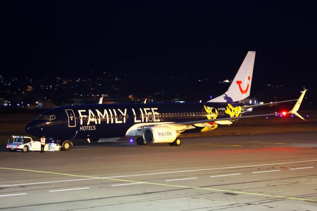 Boeing 737-800 (G-FDZG)