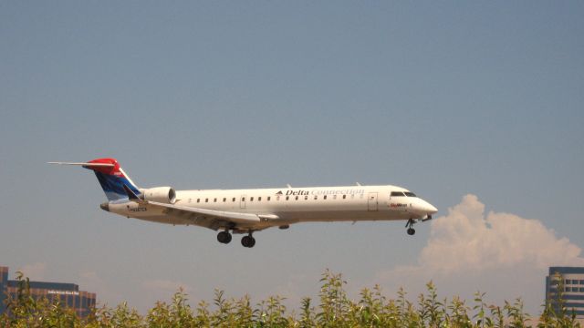 Canadair Regional Jet CRJ-700 (N367CA) - Landing on RWY 19R