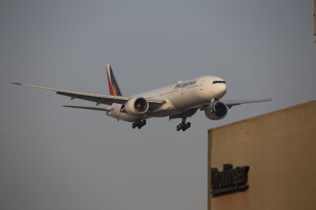 BOEING 777-300ER (RP-C7777)