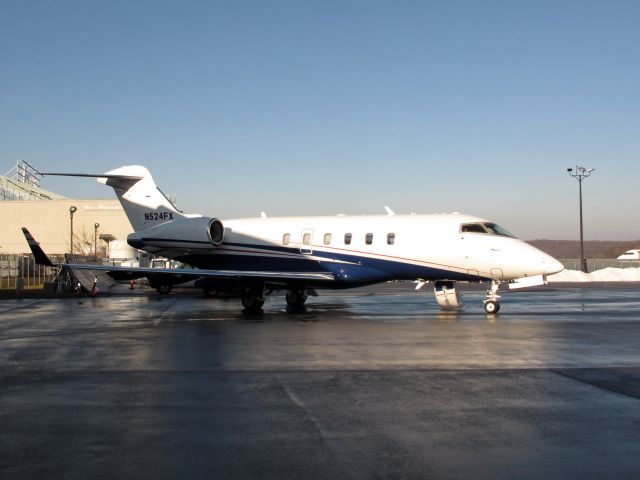 Bombardier Challenger 300 (N524FX)