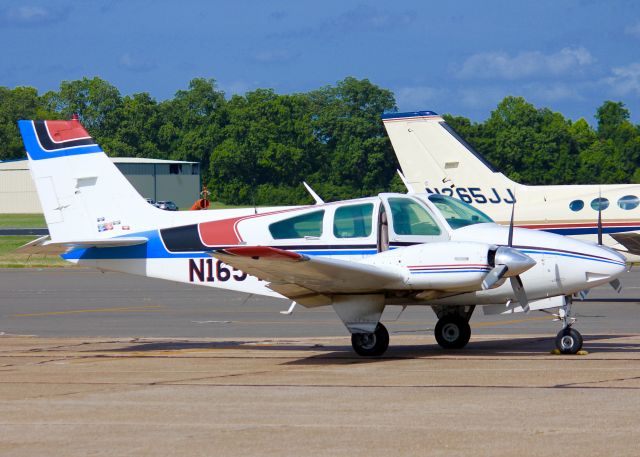 Beechcraft Baron (58) (N1654W) - At Downtown Shreveport.