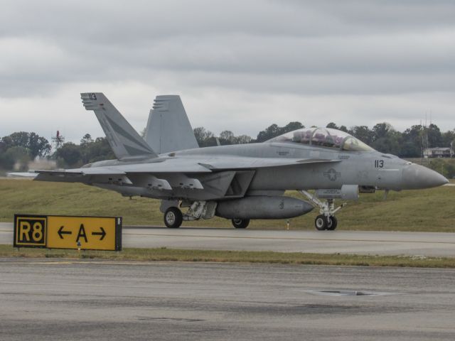 McDonnell Douglas FA-18 Hornet —