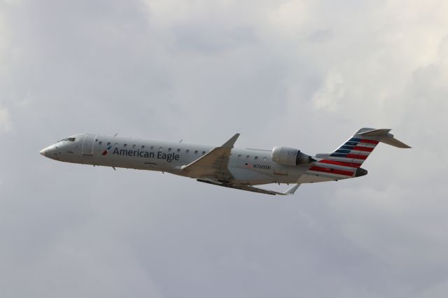 Canadair Regional Jet CRJ-700 (N760SK)