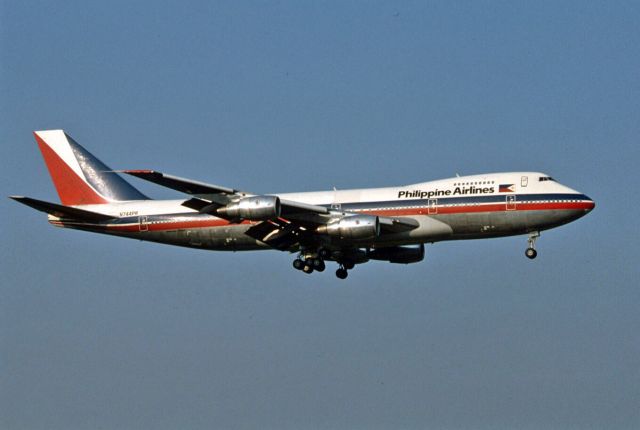 Boeing 747-200 (N744PR) - Final Approach to Narita Intl Airport rwy16 on 1986/08/31