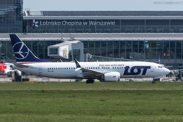 Boeing 737 MAX 8 (SP-LVF)