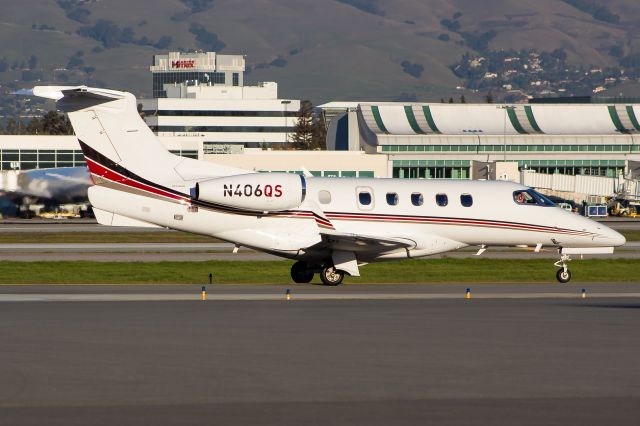 Embraer Phenom 300 (N406QS)