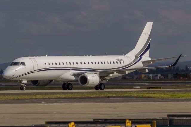 Embraer ERJ-190 (N889ML)