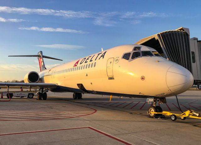 Boeing 717-200 (N932AT) - We have some beautiful natural light in South Carolina!  11/15/20.