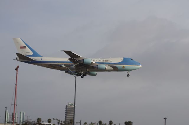 — — - Air Force One final LAX