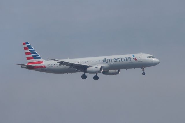 Airbus A320 (N557UW)