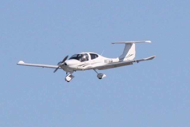 Diamond Star (N677AM) - N677AM on approach to Runway 33 at Charlotte County Airport