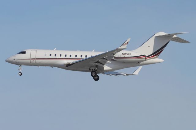 Bombardier Global 5000 (N100QS)