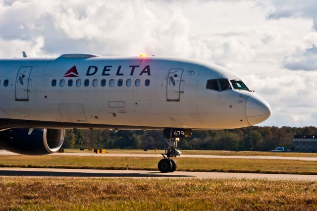 Boeing 757-200 (N679DA)