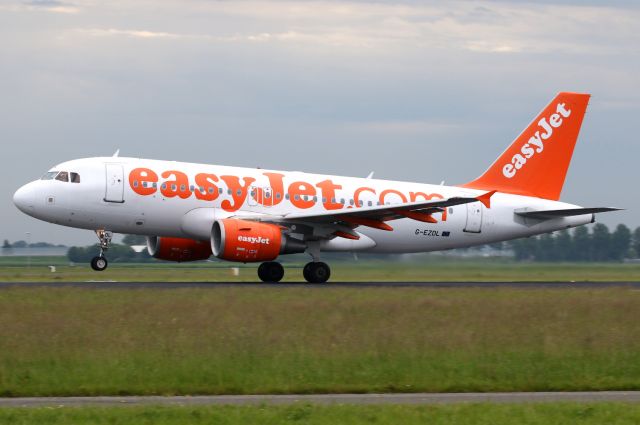 Airbus A319 (G-EZDL)