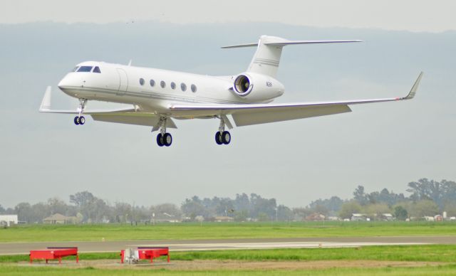 Gulfstream Aerospace Gulfstream V (N2N) - N2N Steve Jobs and his Gulfstream V landing runway one-two, Merced Regional Airport