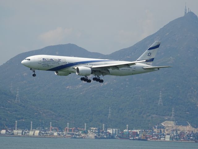 Boeing 777-200 (4X-ECB)