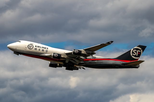 Boeing 747-400 (B-2422)