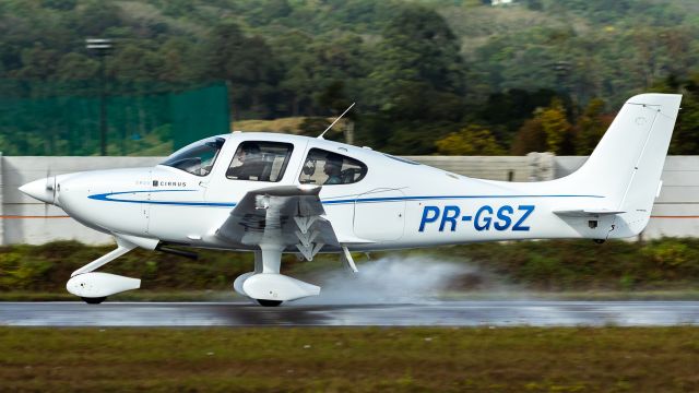 Cirrus SR-20 (PR-GSZ)