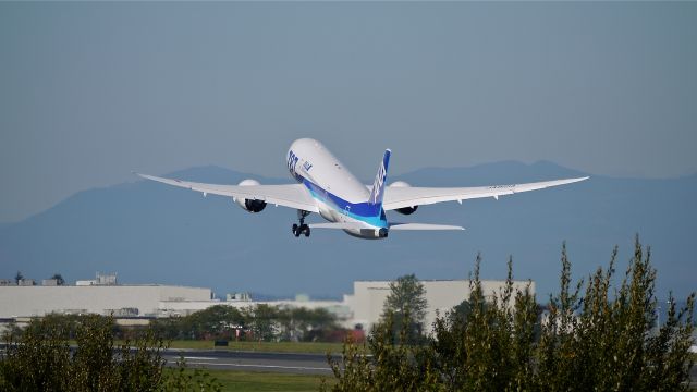 Boeing 787-8 (JA821A) - BOE514 climbs from Rwy 34L to begin a flight test on 9.11.13. (LN:107 cn 42245).