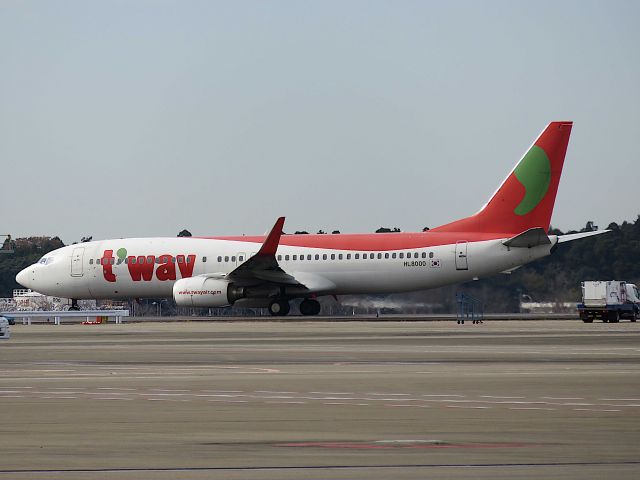Boeing 737-800 (HL8000) - I take a picture on Nov 28, 2016.
