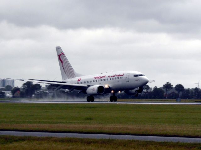 BOEING 737-600 (TS-IOK)