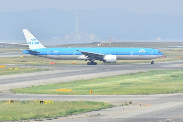 BOEING 777-300ER (PH-BVI)