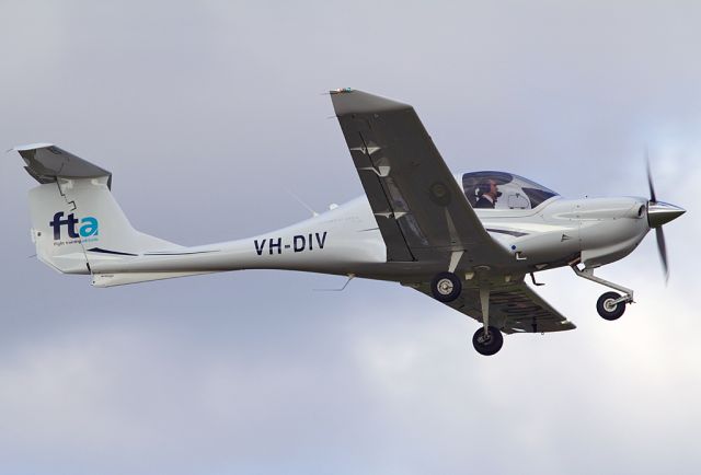 Diamond Star (VH-DIV) - FLIGHT TRAINING ADELAIDE - DIAMOND DA-40 DIAMOND STAR XLS - REG VH-DIV (CN 40.1031) - PARAFIELD AIRPORT ADELAIDE SA. AUSTRALIA - YPPF (18/8/2015)CANON 550D CAMERA 300MM CANON LENSE